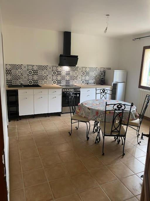 הוילה Vérargues Chez Cathy Et Philippe מראה חיצוני תמונה